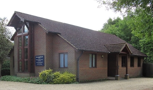 Emmanuel Church, Saunders Lane, Mayford, Woking (June 2015) (1)
