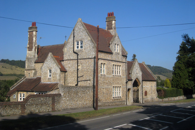 Dorking Cemetery Lodge, Reigate Road - geograph.org.uk - 1509788