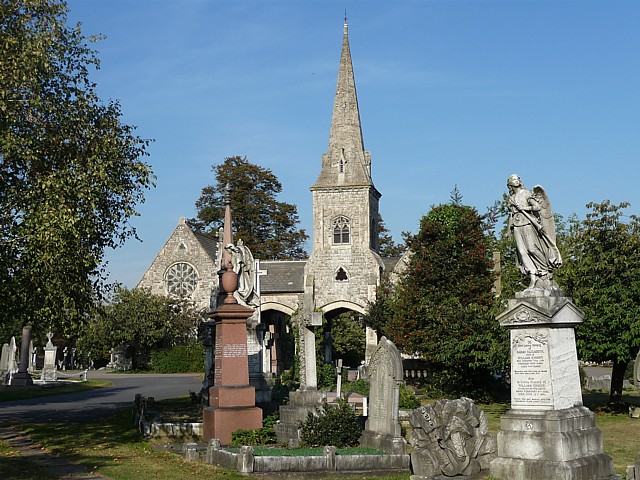 Cemetery chapels, Queen's Road - geograph.org.uk - 1574711